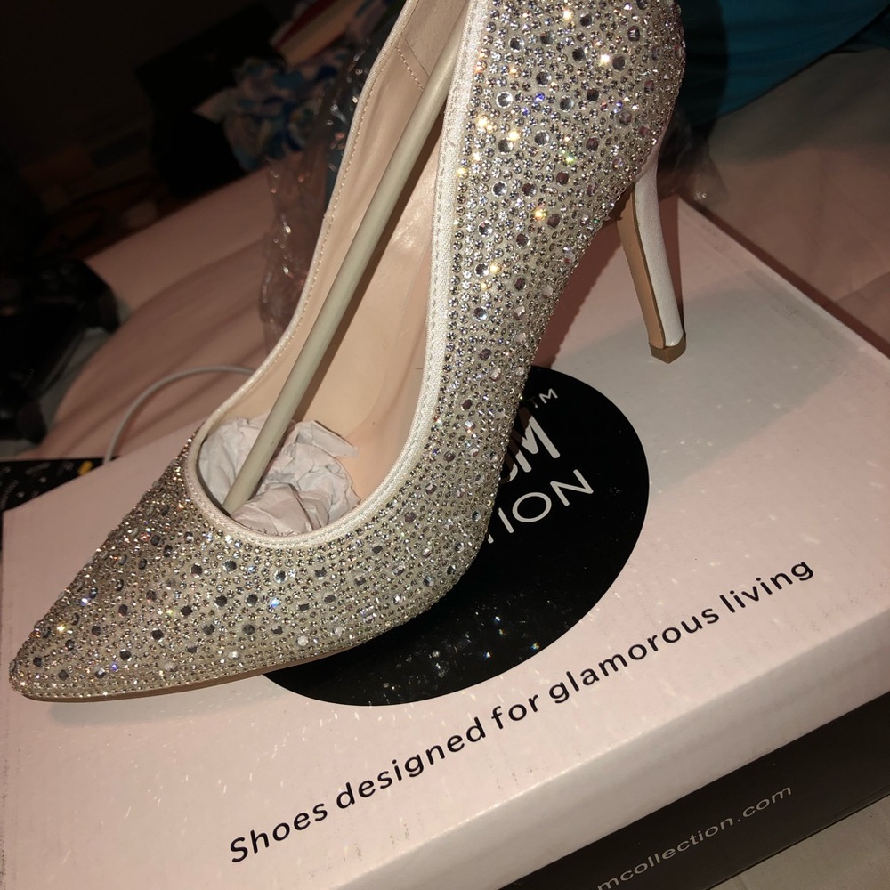 Crystal Detailed Satin Pointed-Toe Pumps